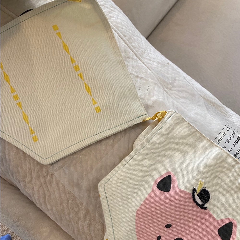 SALE‼️ Hallmark baby pig bunting nursery decor - Picture 3 of 6